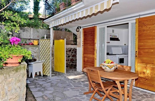 Castiglione della Pescaia Apartment | Villa Edera, apartment 20 meters from the sea.