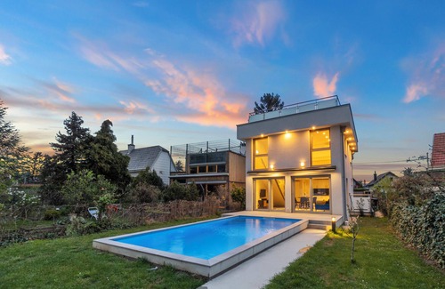 Simmering Villa | Villa Jäger with Pool in Vienna with Private Terrace, Balcony and Wi-Fi
