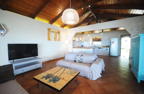 Papeto'ai Villa | Villa Julietta Beach by ENJOY VILLAS MOOREA, lagoon villa with swimming pool