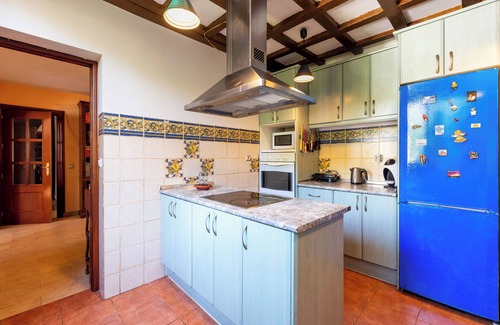 Miraflores del Palo Villa | Villa "La Bicicleta Azul" with Shared Pool & Wi-Fi