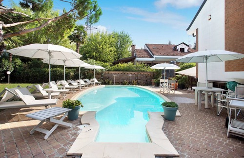 Peschiera Borromeo Villa | "Villa La Palmetta" with Pool, Terrace & Wi-Fi