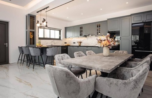 Gaitanion Villa | Villa Laha Gabrijela in Zante/Zakynthos with Private Pool & Modern Comforts