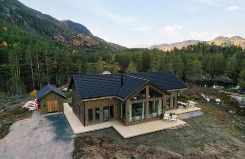 Kviteseid Ski Chalet | Villa Lakehouse Moss with sauna, boat & jacuzzi