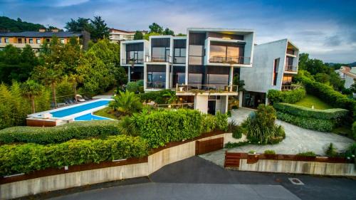 San Sebastian Villa | Villa Lanperna