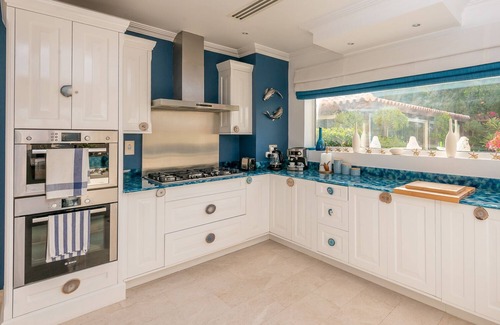 Abu Dhabi Villa | Villa Lazuli - One-of-a-kind stay, pool & jacuzzi - Saadiyat Island for 8 Guests