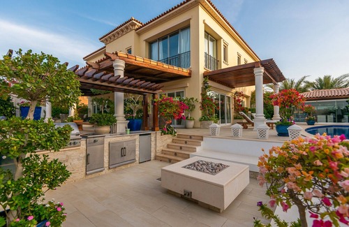 Abu Dhabi Villa | Villa Lazuli - One-of-a-kind stay, pool & jacuzzi - Saadiyat Island for 8 Guests