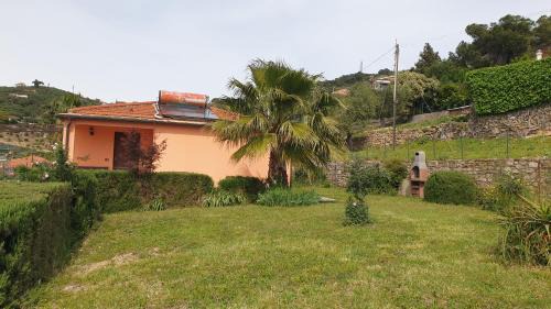 Imperia House | Villa Lazzarini Appartamento Giorgia con piscina condivisa 2km dal mare