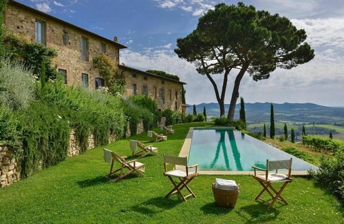 Castelnuovo Berardenga Villa | Villa Le Cantine di Cerreto, a magnificent villa for rent in the Sienese countryside, with an in.