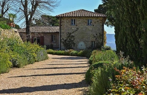 Castelnuovo Berardenga Villa | Villa Le Cantine di Cerreto, a magnificent villa for rent in the Sienese countryside, with an in.