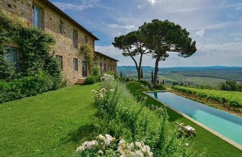 Castelnuovo Berardenga Villa | Villa Le Cantine di Cerreto, a magnificent villa for rent in the Sienese countryside, with an in.