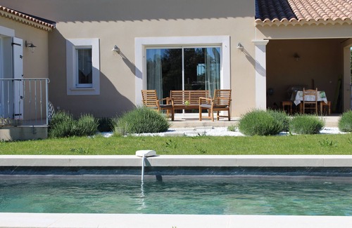 Plan-d'Orgon Villa | Villa Le songe des Lavandes swimming pool PMR recharge Holiday villa in Provence