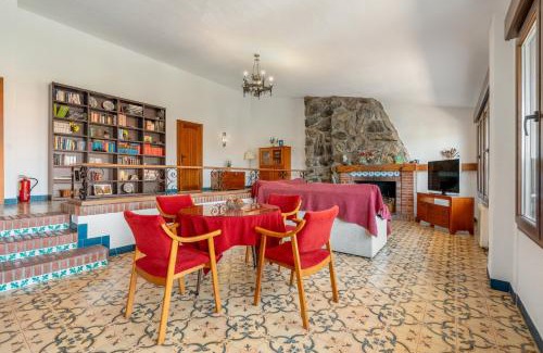 Barrio de la Vega Villa | Villa Leonor con piscina privada