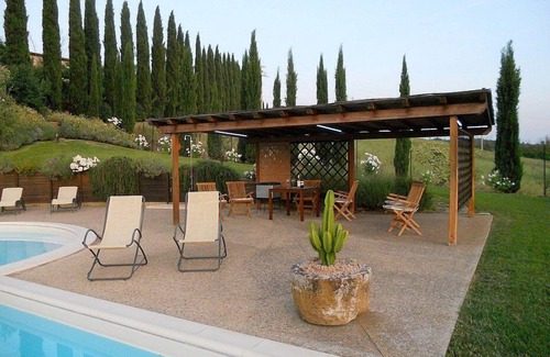 Poggibonsi Villa | Villa Lionella Grande: A splendid three-story villa surrounded by meadows and by green hills, with Free WI-FI.