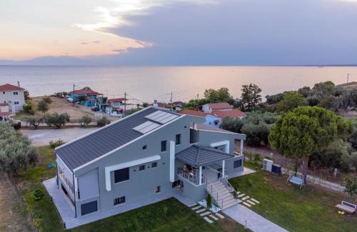 Nea Potidaia House | Villa Llanaj Residence 3 by Luxlikehome