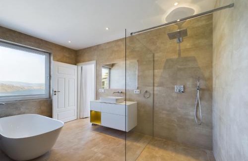 Velilla-Taramay Villa | Villa Los Pinos Almuñécar