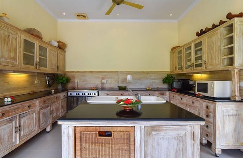 Dencarik Villa | Villa Lotus - 8BR Beachfront Villa With Private Pool And Staff