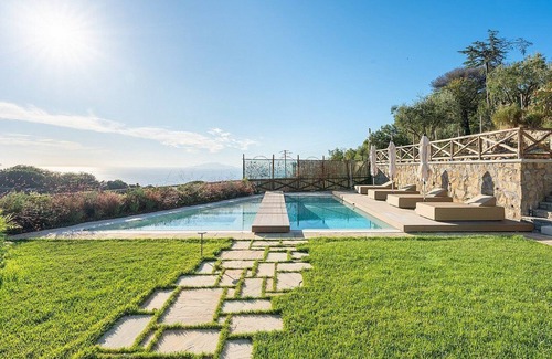 Schiazzano Villa | Villa Lumeria: A splendid and luminous four-story villa in a quiet position, located on a hillside above the sea, with Free WI-FI.