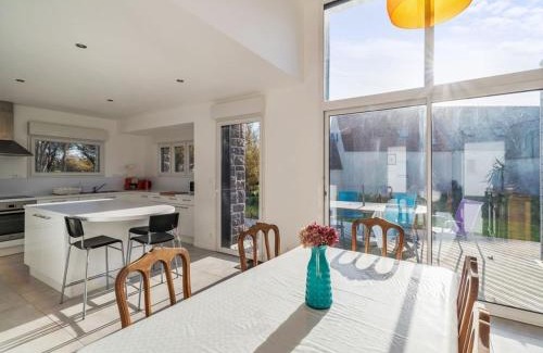 Tregastel House | Villa lumineuse 4 étoiles, 50m de la plage, jardin clos, tranquillité à Trégastel - FR-1-368-399