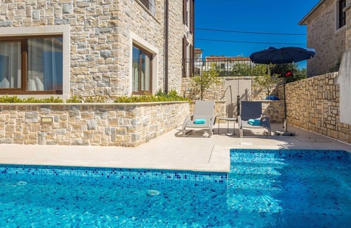 Linardici House | Villa LURDA with a magnificent sea view and heated pool