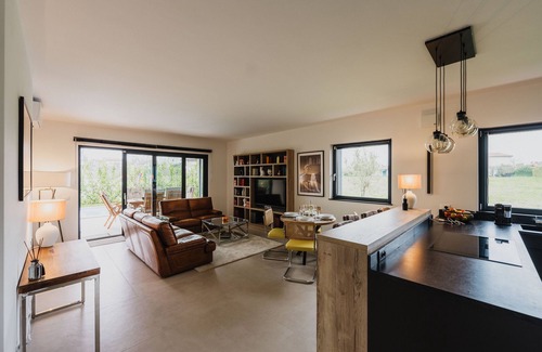 Montioni Villa | Villa 'Luxe Maxime' with Private Pool, Wi-Fi and Air Conditioning