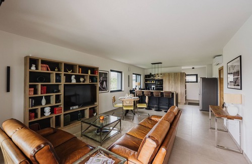 Montioni Villa | Villa 'Luxe Maxime' with Private Pool, Wi-Fi and Air Conditioning