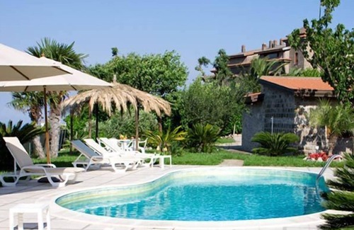 Colli di Fontanelle Villa | Villa Magnolia a 3 bedrooms and 2 bathrooms, pool, parking and garden