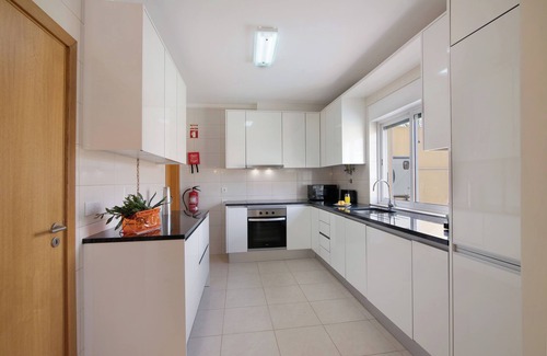 Monte Raposo Villa | Villa 'Machado' with Private Pool, Balcony and Wi-Fi