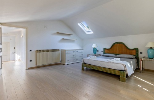 Arcugnano Villa | 'Villa Magnolia' with Shared Pool, Wi-Fi and Air Conditioning