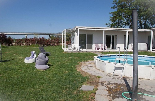 Porotto House | Villa Mallia A: A modern and graceful two-story apartment situated in a quiet location, a few minutes from the town center, with Free WI-FI.