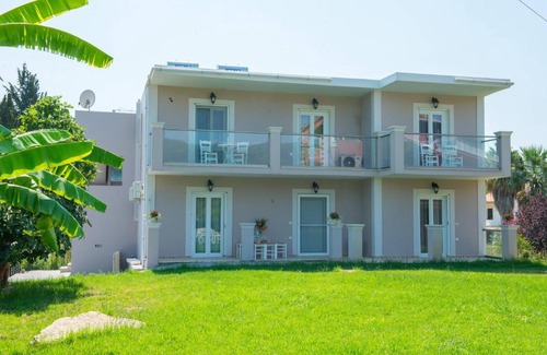 Termenades Villa | Villa Maria by PosarelliVillas