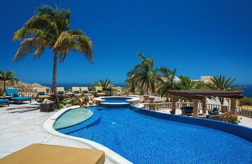 Pedregal House | Villa Maria, days begin with ocean breezes and end with candlelight and calm!