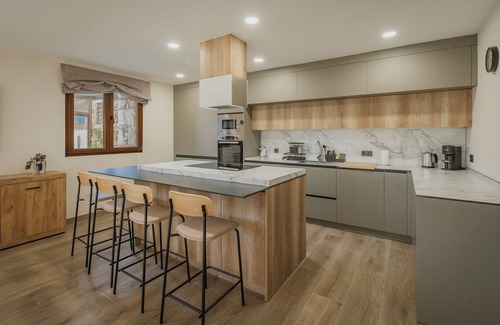 Peguerinos Villa | Villa 'Marieta' with Lake View, Wi-Fi and Air Conditioning