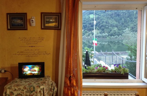Ranzanico Villa | Villa Marilena: detached house with direct lake access