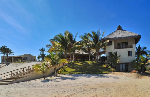 Ensenada Los Muertos Villa | Villa Marlin: Beachfront Paradise at Bahia De Los Sueños (Main House)