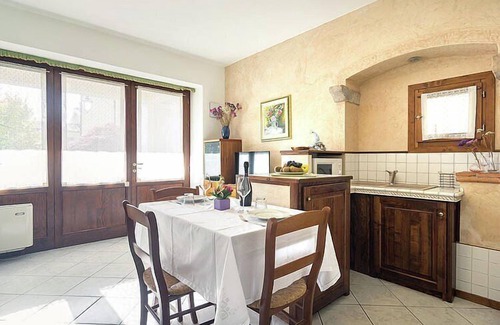Miane House | Villa Marsica D: An elegant and welcoming apartment that is part of a villa immersed in a splendid landscape, in the heart of a wonderful little town, with Free WI-FI.