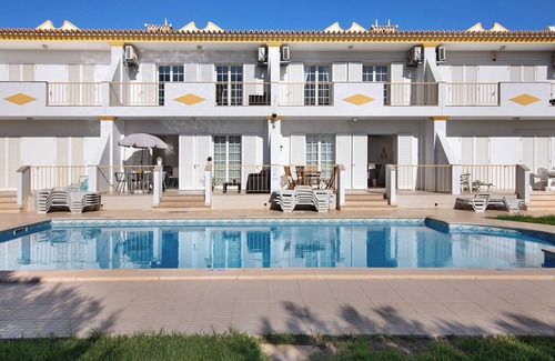 Vale de Carro Villa | Villa 'Martina' with Shared Pool, Wi-Fi and Air Conditioning