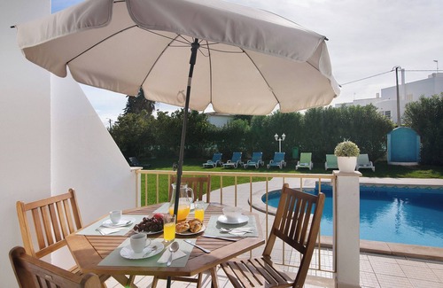 Vale de Carro Villa | Villa 'Martina' with Shared Pool, Wi-Fi and Air Conditioning