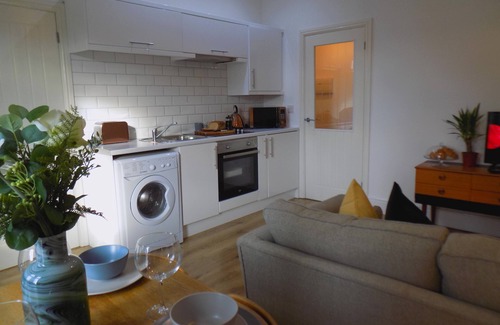 Splott Apartment | Villa Mimosa 2 - Cardiff Vibes with Sotero Lettings & Management