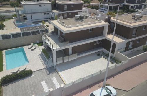 Puerto Marino Villa | Villa Mondrian