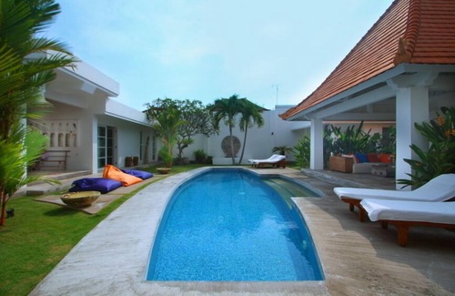 Dyanapura Villa | Villa Mutiara Putih Central Seminyak Beach 3mn