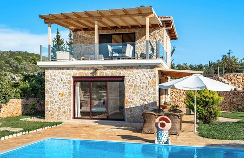 Tsoukaladhes Villa | "Villa Natalia" with Sea View, Private Pool & Wi-Fi