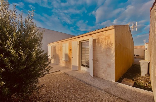 Rochefort House | Villa near the town center, close to shops and beaches