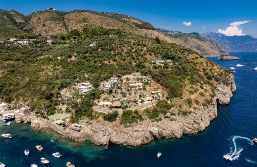 Marina del Cantone Villa | Villa Neranite Nerano Bay Views Pool & Jacuzzi by Feeling Italy