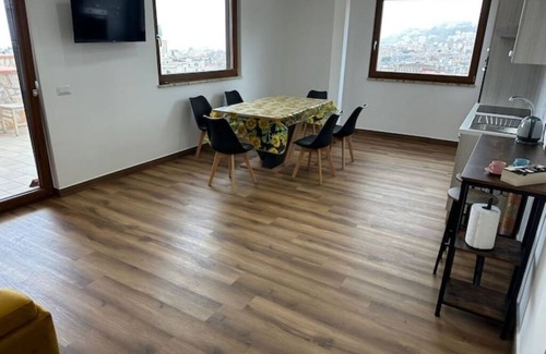 Naples Villa | Villa Nikita Immersa nel Verde di Capodimonte,vista Mozzafiato e Spazi Ampi