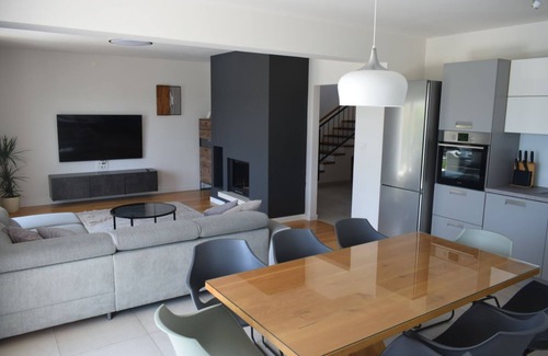 Kastel Sucurac Villa | Villa Nikol* pool, sea view and BBQ.