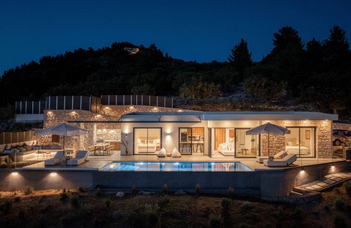 Kalamitsi Villa | Villa 'Nimbus Villas' with Sea View, Wi-Fi and Air Conditioning