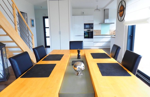 Berven House | Villa Nodeven, sea view, 50 metres from the beach