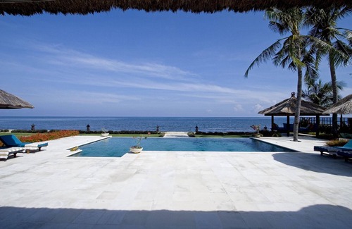 Dencarik Villa | Villa Nusa Indah, Luxurious Beachfront villa near Lovina Bali