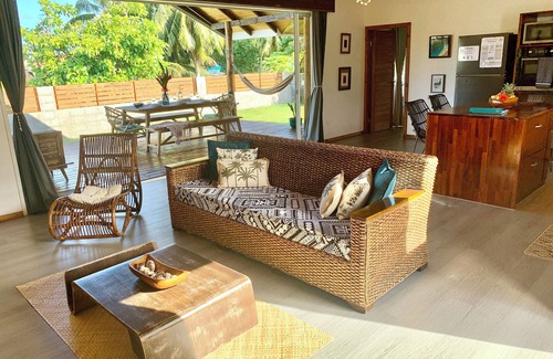 Afareaitu House | Villa Nuupure - 50 m from the white sandy beach