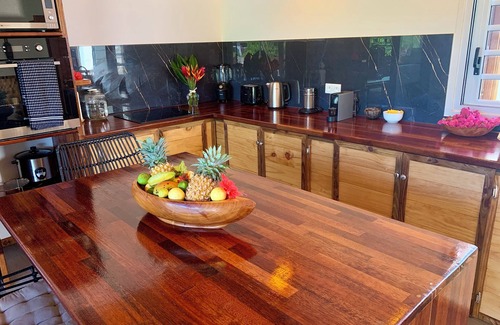 Afareaitu House | Villa Nuupure - 50 m from the white sandy beach